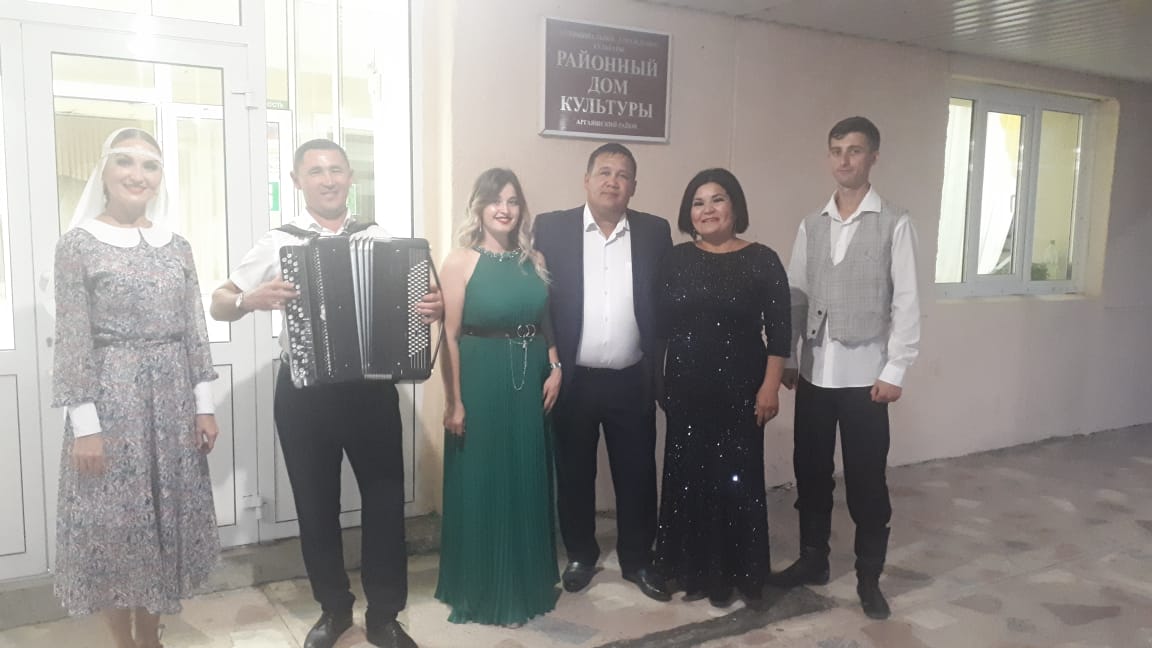 В д.Новая Соболева и в Доме культуры с.Аргаяш Аргаяшского района Челябинской области состоялся концерт башкирской эстрадной группы «Ҡәрҙәштәр»