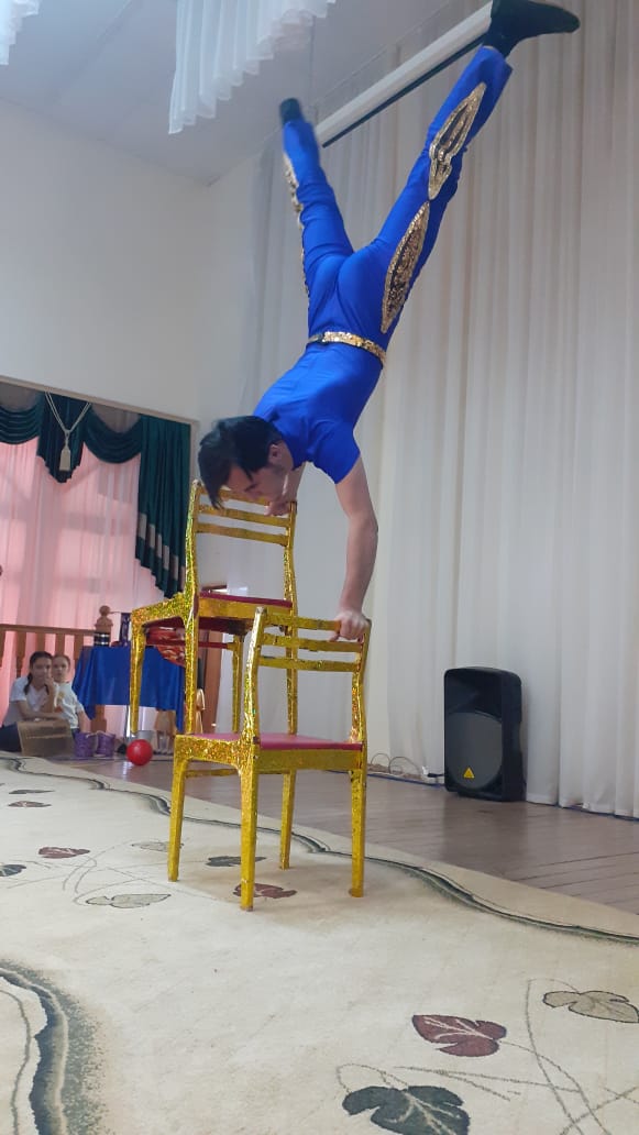 Артисты эстрадно-цирковой группы «Чингиз и Тамерлан» выступили в МОАУ «Башкирская гимназия» ГО г.Нефтекамск
